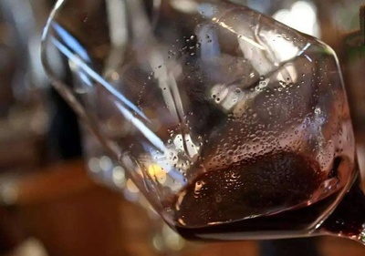 老年份葡萄酒可能出现沉淀(正常现象)的常识