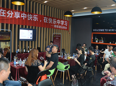 新手练习观色的简易方法(对比不同酒款)常识