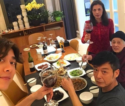 亲子聚餐葡萄酒营销：适合全家的低醇葡萄酒选择​