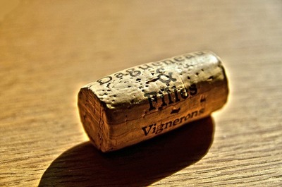 起泡葡萄酒瓶盖（蘑菇塞 / 铁丝笼）密封工艺