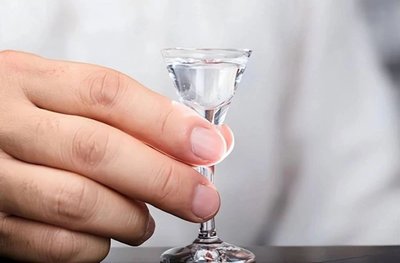 葡萄酒风味淡化(过度风味去除)工艺