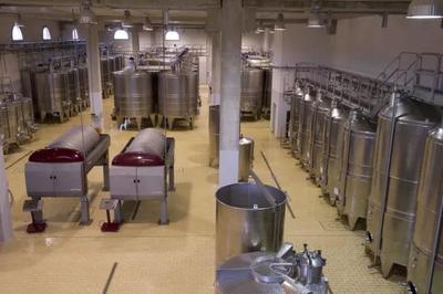 陈酿结束后酒液转移（防沉淀 / 防氧化）工艺