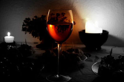 贵腐葡萄酒颜色（金黄 / 琥珀色，带光泽）辨识常识