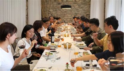 周末休闲葡萄酒营销:开启慢生活的惬意时光